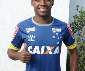 Recuperado, Élber voltou a treinar no Cruzeiro