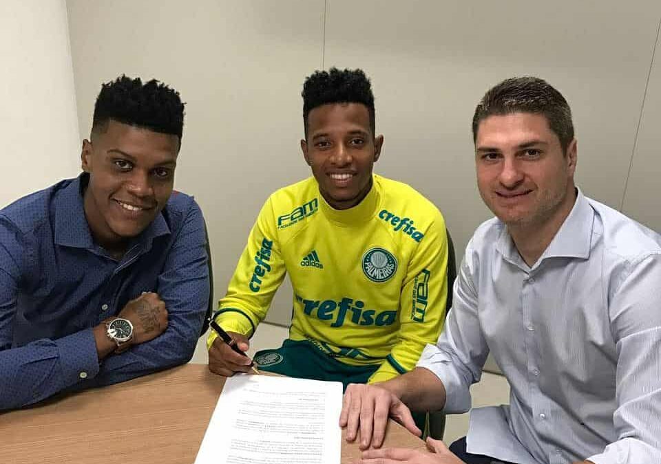 Tchê Tchê renova contrato com o Palmeiras