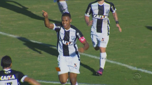 Bruno Alves marca de novo e Figueirense empata com a Chapecoense