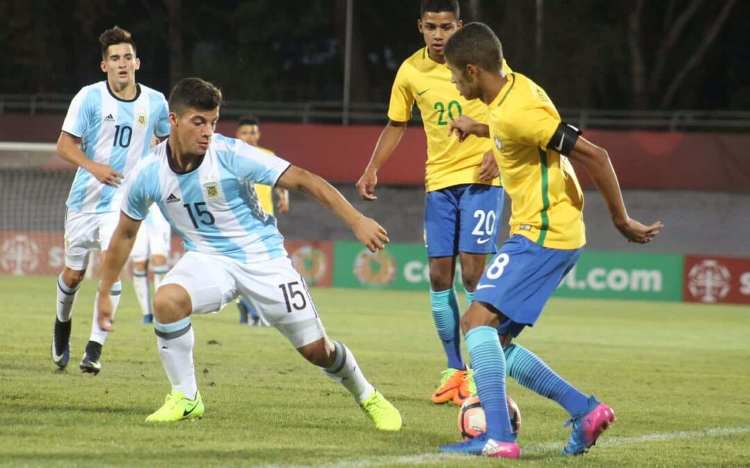 Com assistência de Vitinho, Brasil vence a Argentina e fecha primeira fase do Sulamericano