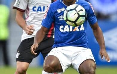 Ao portal ‘O Tempo/Super FC’, Elber fala sobre titularidade e acerto em permanecer no Cruzeiro