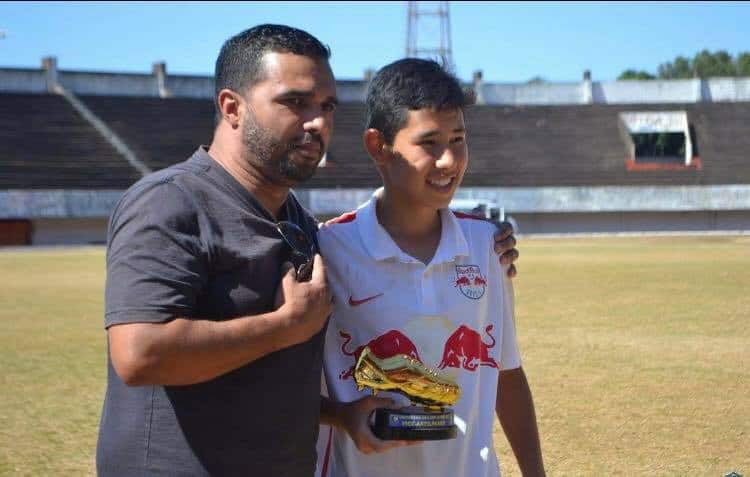 Meia Rafinha, do Red Bull, é artilheiro em campeonato da categoria sub-15