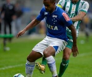 Elber reencontra Flu, adversário da estreia pelo Cruzeiro, e é destaque no ‘Hoje em dia’