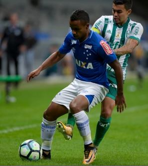 Elber reencontra Flu, adversário da estreia pelo Cruzeiro, e é destaque no ‘Hoje em dia’