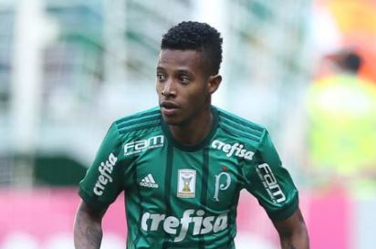 Com lindo lançamento, Tchê Tchê ajuda Palmeiras a vencer São Paulo em clássico pelo Brasileirão
