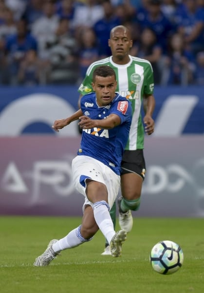 Alisson comemora volta ao Cruzeiro e explica trabalhos de força e recuperação