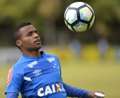 Elber agradece confiança de Mano e valoriza sequência com a camisa do Cruzeiro