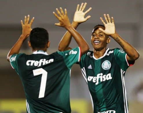 Jovem atacante Fernando brilha e chama atenção em treino dos profissionais do Palmeiras