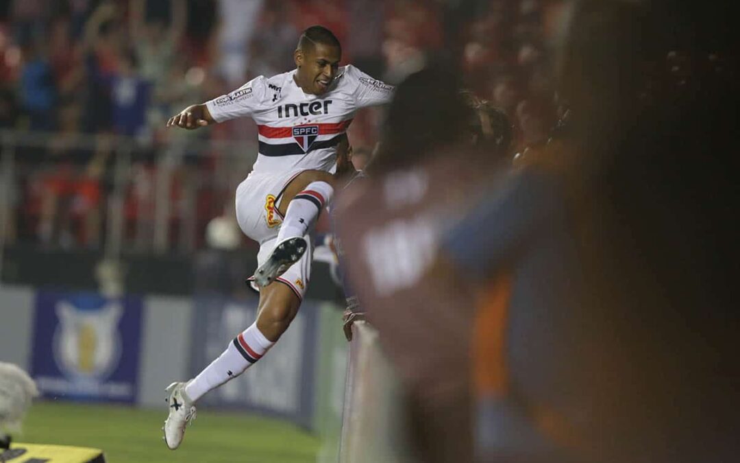Em noite de estreia, zagueiro Bruno Alves faz gol e tem atuação elogiada por Dorival Júnior
