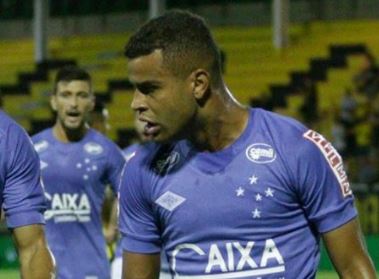Bicampeão brasileiro pelo Cruzeiro, meia-atacante Alisson sonha com o título da Copa do Brasil