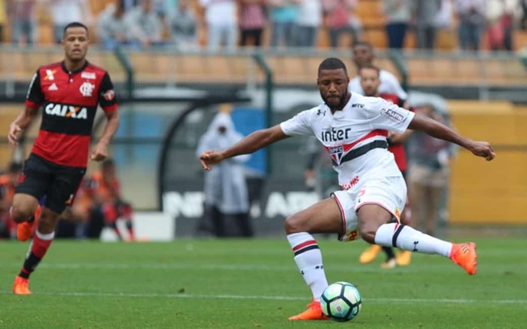 Titular, Jucilei comemora vitória do São Paulo sobre o Flamengo