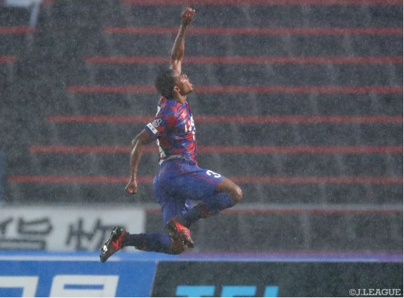 Lins chega ao quinto gol em nove partidas pelo Ventforet Kofu no Campeonato Japonês