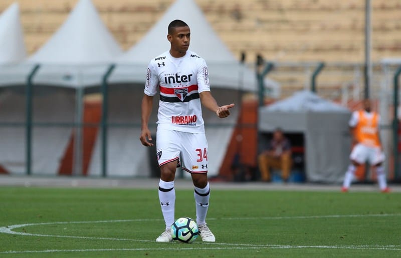 Titular do São Paulo em duelo contra o Botafogo, zagueiro Bruno Alves foi destaque no UOL