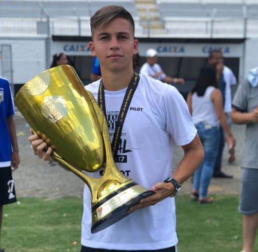 João Fernando é campeão do Campeonato Paulista Sub-17 pela Ponte Preta