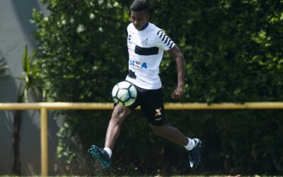 Rodrygo evita comparação com Neymar e projeta 2018 com a camisa do Santos