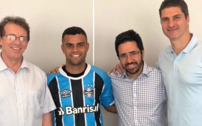 Meia-atacante Alisson é o novo reforço do Grêmio e já treina com o elenco tricolor