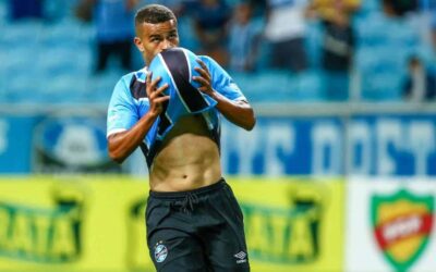 Alisson marca primeiro gol em virada do Grêmio pelo Gauchão e faz homenagem à esposa grávida