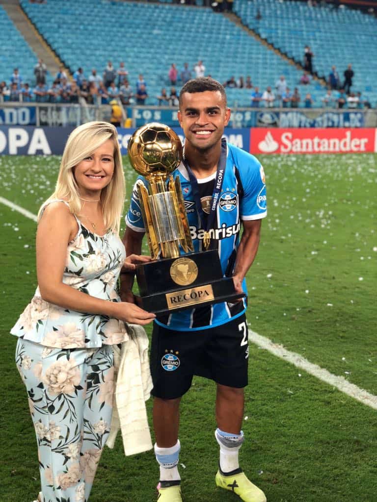 Alisson conquista quinto título na carreira e é destaque em matéria do ...