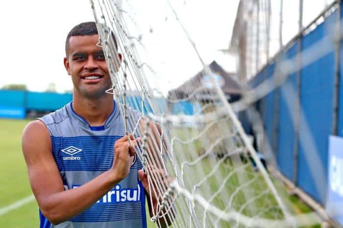 Em entrevista exclusiva ao Zero Hora, Alisson reforça sonho por títulos com a camisa do Grêmio