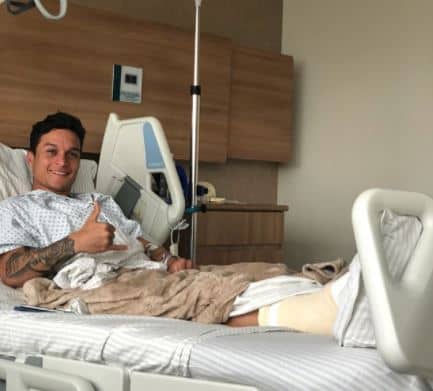 Artur, meia-atacante do Palmeiras, realiza cirurgia no tornozelo direito