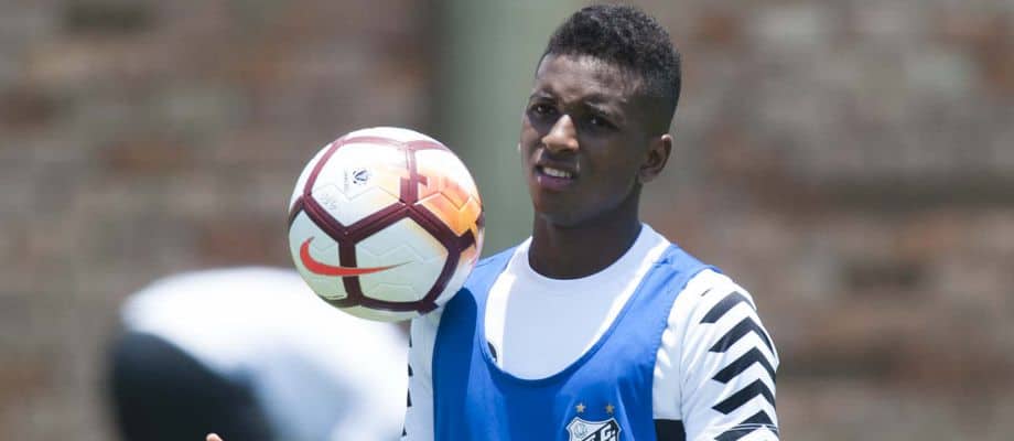 Rodrygo comemora tempo livre para treinos no Santos e foge de catimba uruguaia: “Aqui vamos jogar bola”