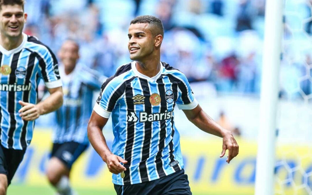 Alisson entra, marca e ajuda Grêmio a ficar mais perto do título do Campeonato Gaúcho