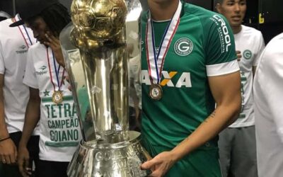 Logo em sua chegada ao Goiás, zagueiro Raphael Silva é campeão goiano!