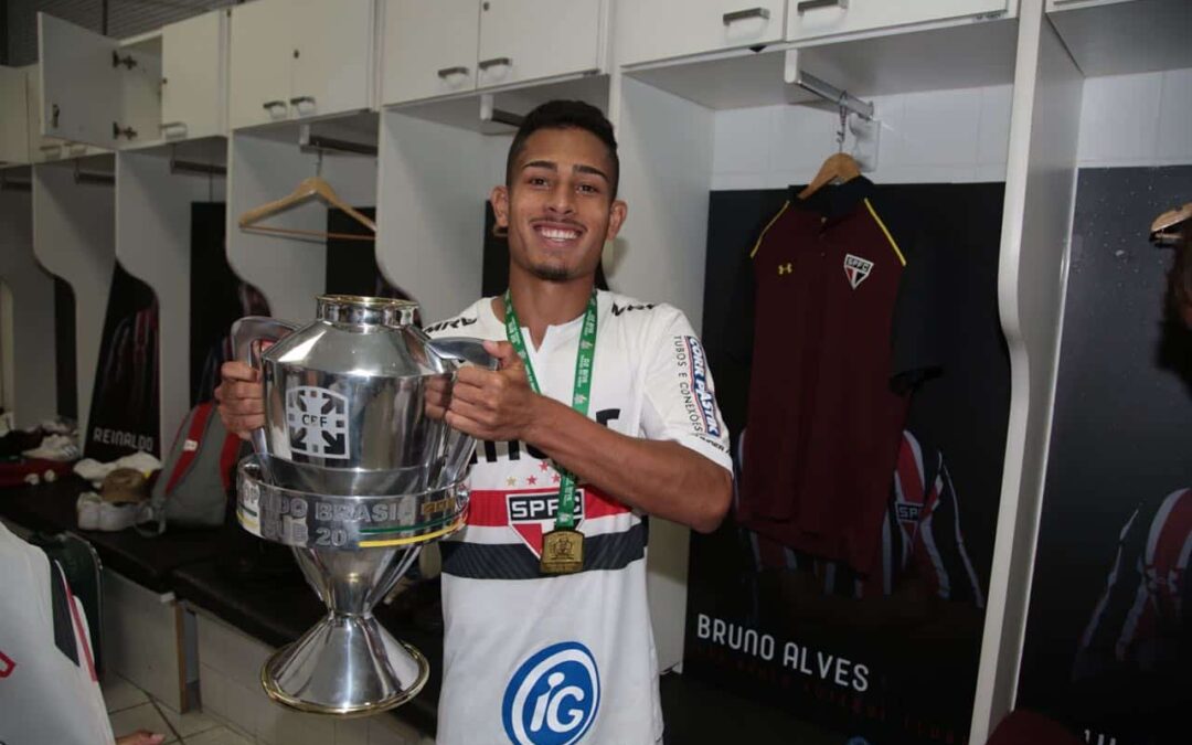 Caio Felipe é campeão da Copa do Brasil Sub-20 pelo São Paulo