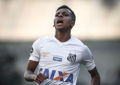 Rodrygo sai do banco, decide contra o Sport e chega a 10 gols pelo Santos