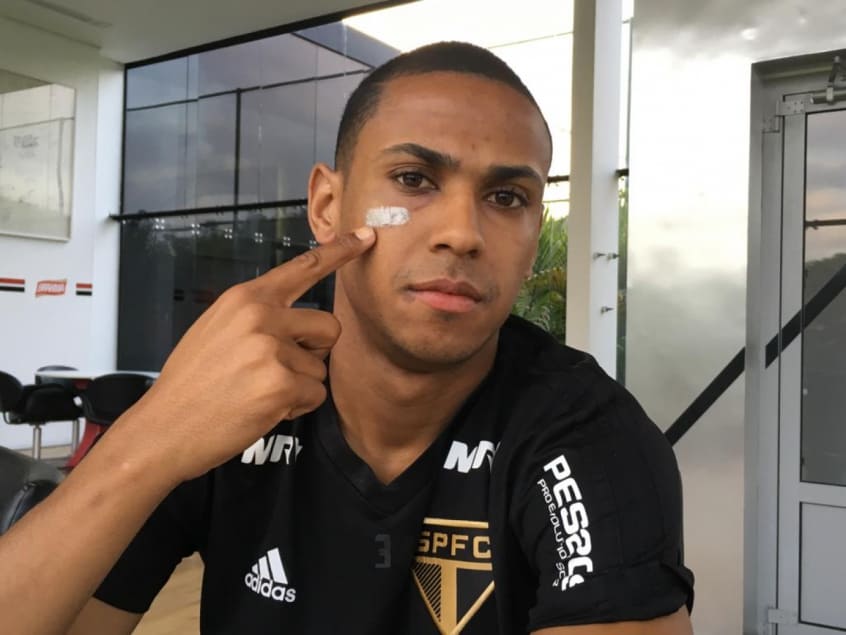 Destaque do São Paulo, zagueiro Bruno Alves exalta raça e corte no rosto em entrevista ao LANCE!
