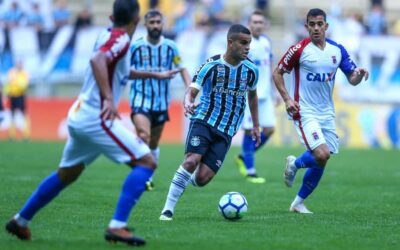 Com pênalti sofrido e assistência, Alisson é destaque em vitória do Grêmio sobre o Paraná
