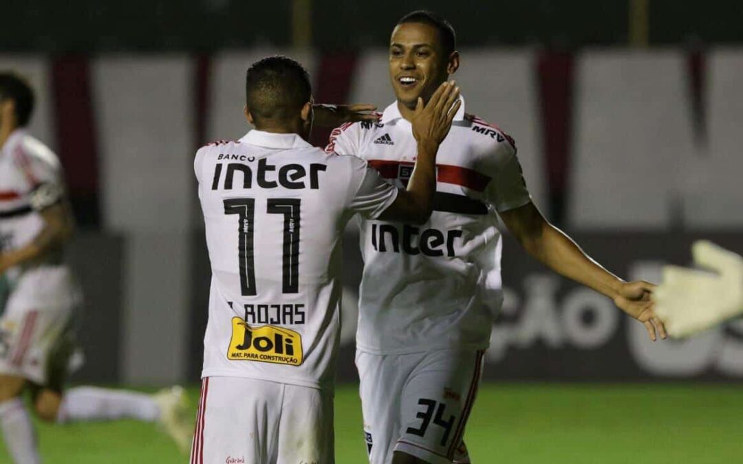 Com gol de Bruno Alves, São Paulo volta a triunfar no Campeonato Brasileiro