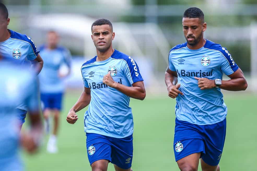 Após bom desempenho em 2018 e cotado para a vaga de Ramiro, Alisson adota discurso pés no chão e valoriza grupo do Grêmio
