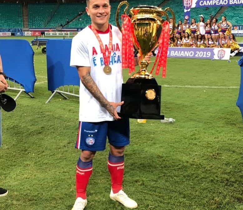 Artur e Élber, do Bahia, são campeões do Campeonato Baiano 2019