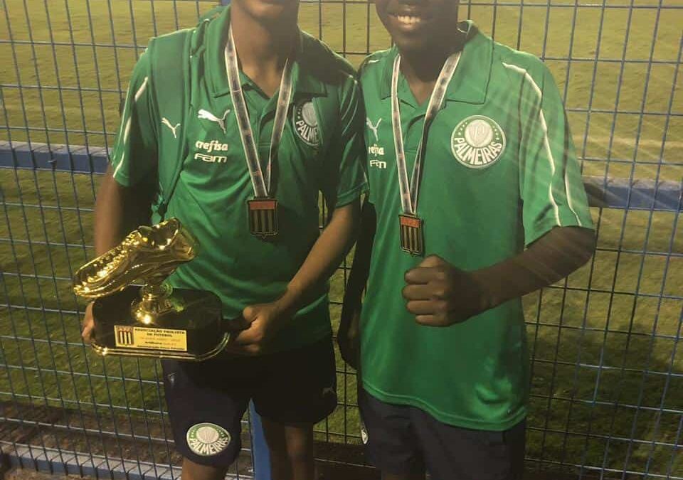Wilker, pelo Sub-11, e Luis Guilherme e Ramon, pelo Sub-13, conquistam a Copa Ouro com o Palmeiras