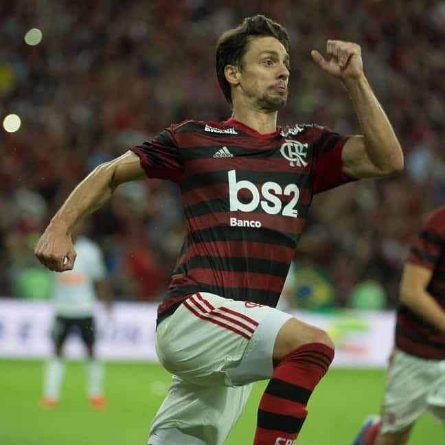 Com gol de Rodrigo Caio, Flamengo vence Corinthians e se classifica na Copa do Brasil