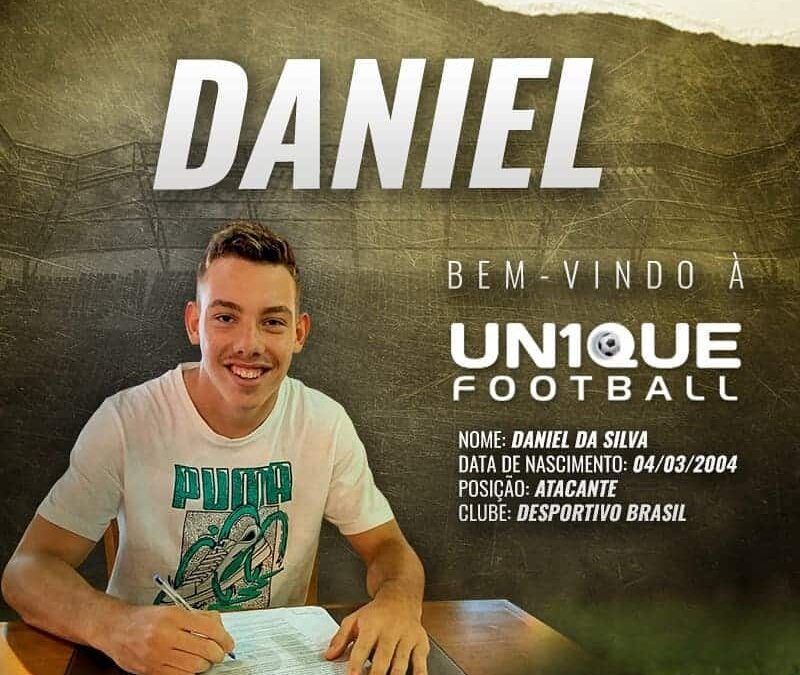 Daniel, atacante do Desportivo Brasil, é o novo cliente da Un1que Football
