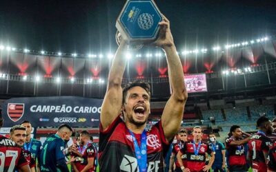 Rodrigo Caio é bicampeão do Campeonato Carioca e soma sete taças pelo Flamengo
