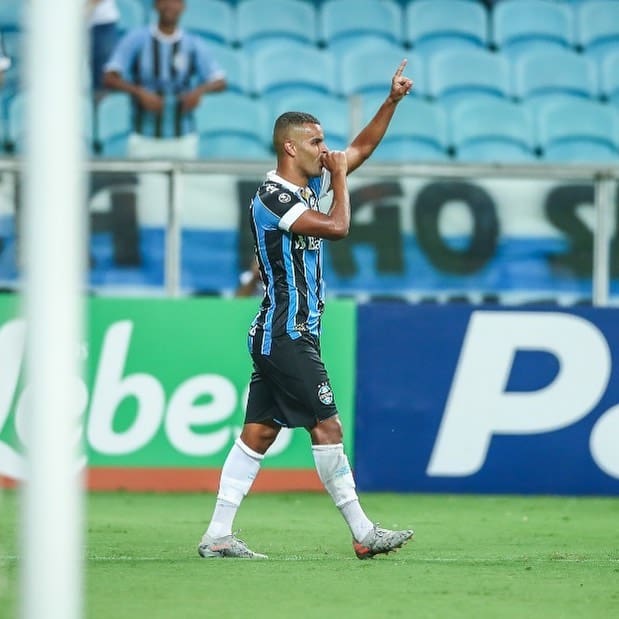 Alisson deixa lesões no passado e vira líder em número de jogos pelo Grêmio nos últimos dois anos