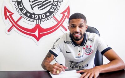 Corinthians anuncia renovação de contrato com Vitinho até 2024