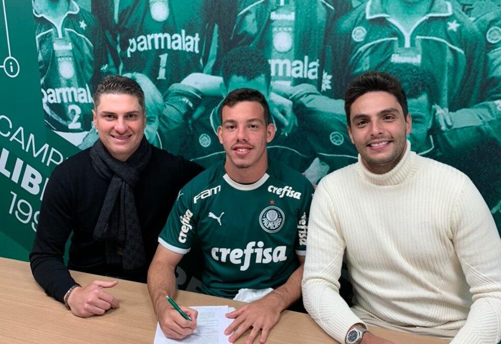 Destaque do sub-17, atacante Daniel assina contrato de cinco anos com o Palmeiras