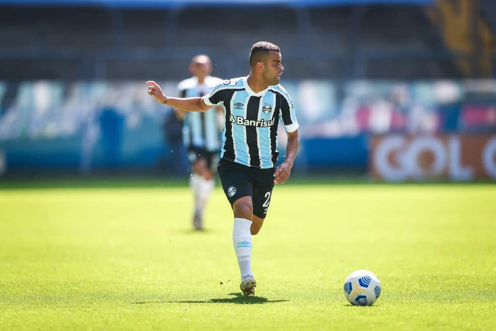 Formado no Cruzeiro, Alisson faz mais jogos pelo Grêmio e vibra: “Me identifiquei muito”