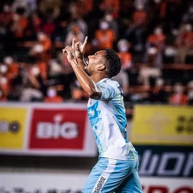 Com oito gols nos últimos cinco jogos, Edigar Junio segue voando no Japão