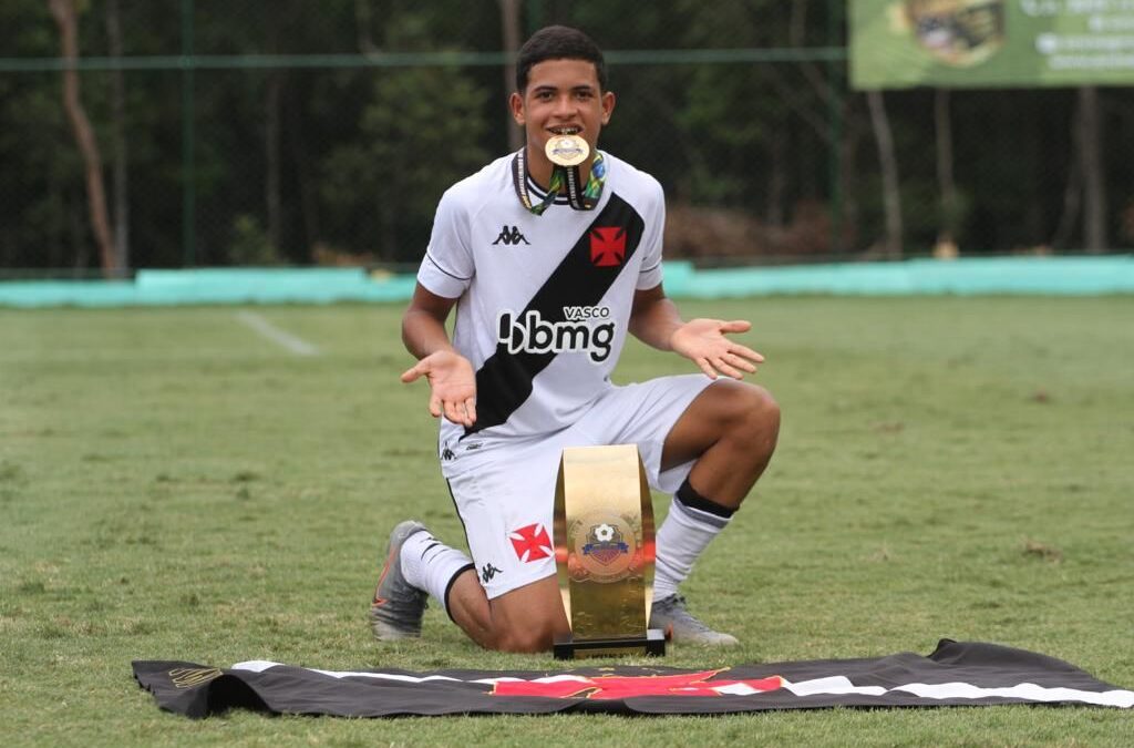 Com Guilherme Luchi decisivo, Vasco vence a Copa Brasileirinho Sub-14