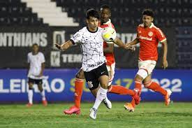 Guilherme Henrique, de 15 anos, assume protagonismo e se torna artilheiro do Corinthians sub-17 na temporada