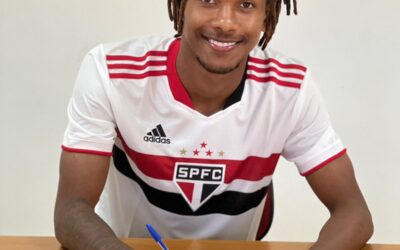 Zagueiro Ythallo renova contrato com o São Paulo por quatro anos
