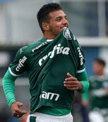 Gabriel Menino festeja título do Palmeiras e avalia: ‘Fiz um grande segundo semestre’