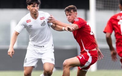 Gabriel Coco comemora reestreia pelo Santos após sequência de lesões