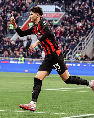 Davide Bartesaghi marca dois gols e faz história no Milan